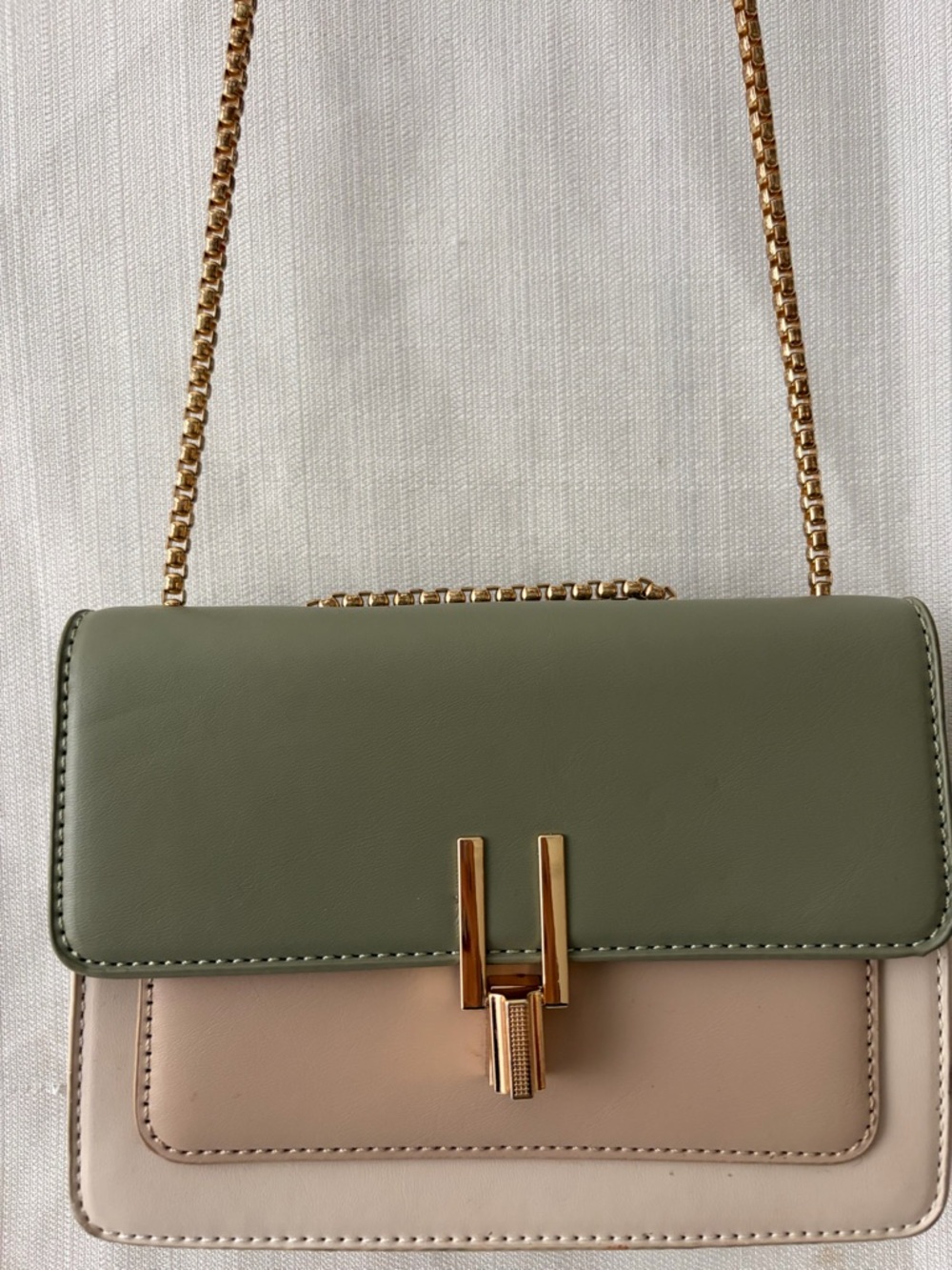 Crossbody Bag Gold Chain T-Bar Closure Bicolor Olive Beige Excellent Cond(B157)